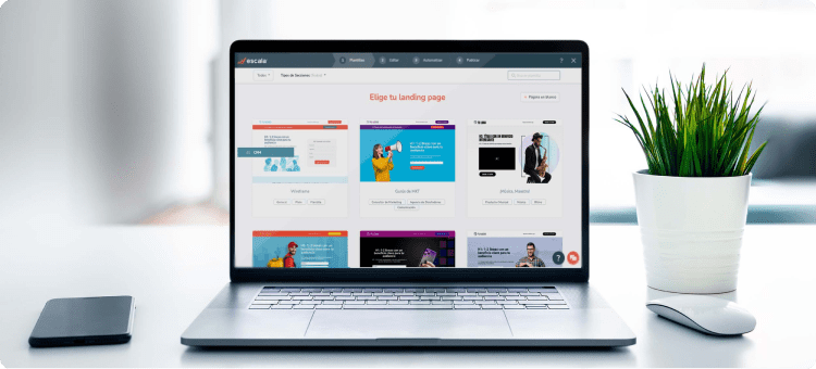 Pantalla de un computador portátil en la plataforma de creación de landing pages de Escala