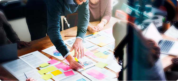 Ilustración en referencia a cómo crear y realizar estrategias de mercado